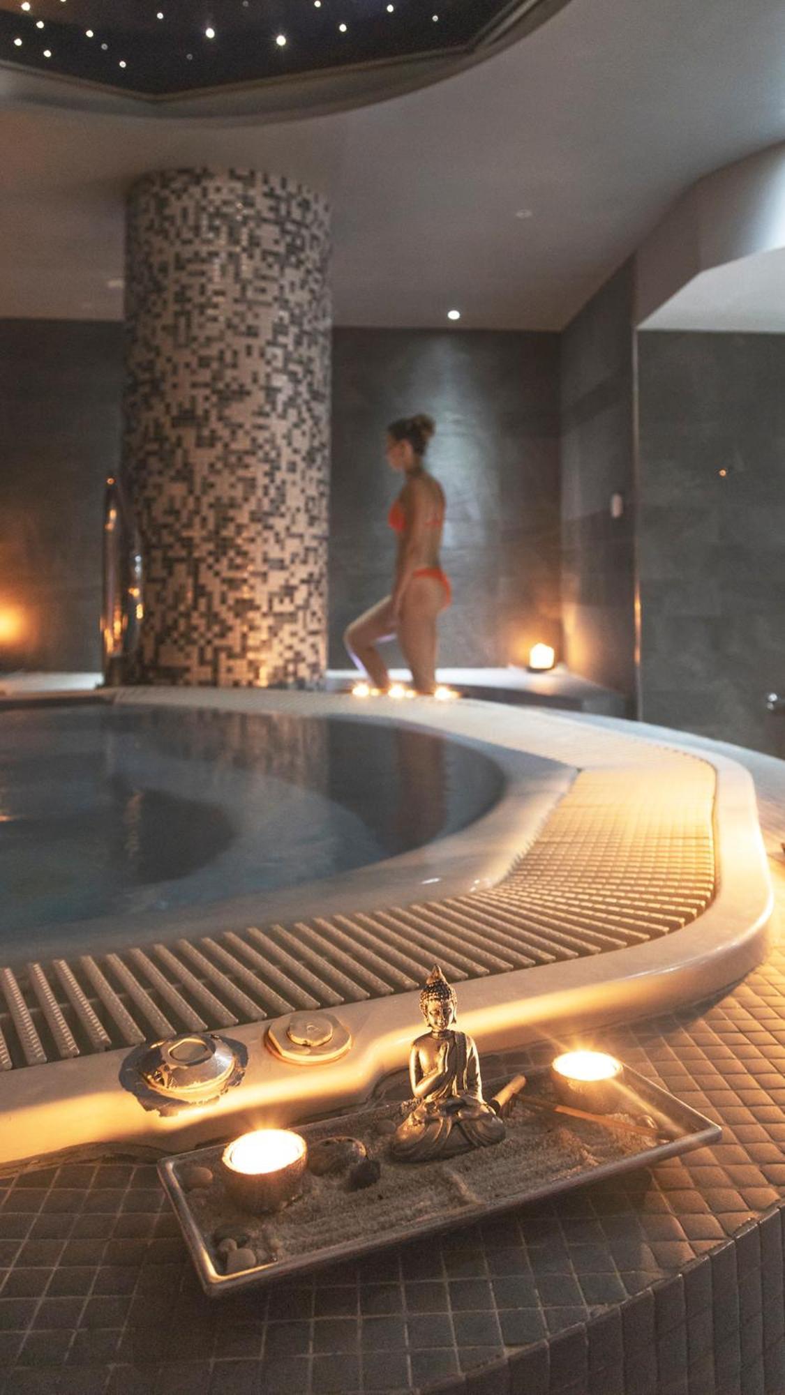 Hotel & Spa Real Хака Екстериор снимка