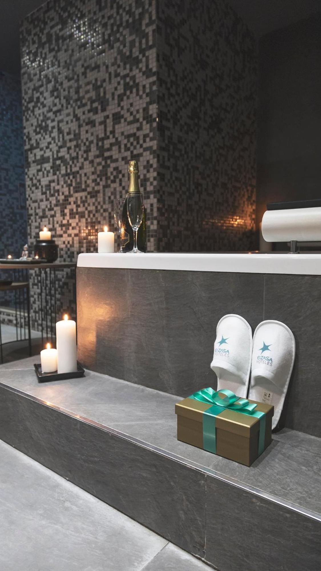 Hotel & Spa Real Хака Екстериор снимка